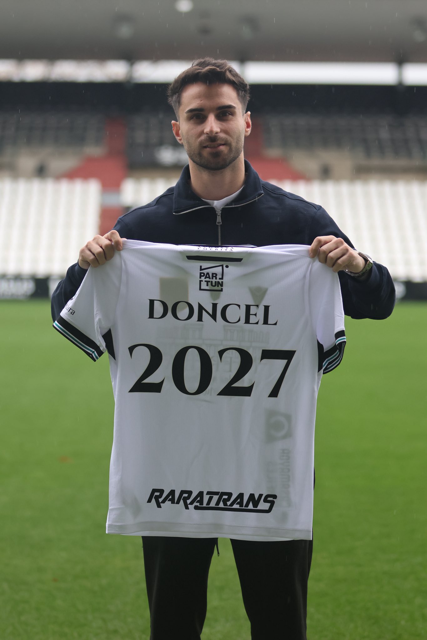 Carlos Doncel firma su renovación con el Mërida hasta 2027