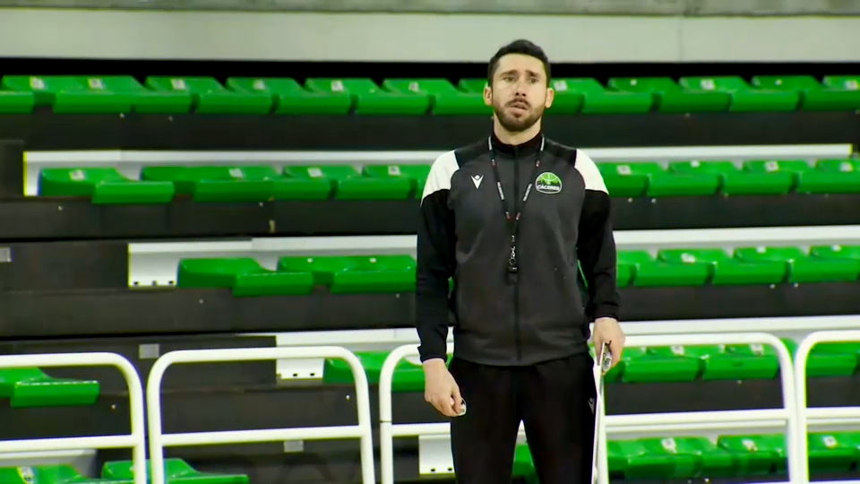 Jacinto Carbajal, entrenador del Cáceres, durante un entrenamiento