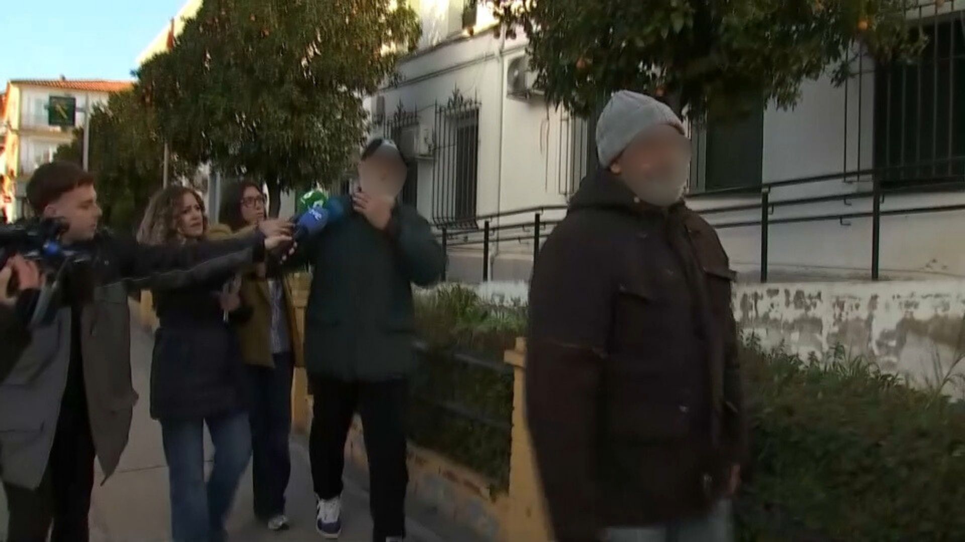 Los dos hermanos investigados por la desaparición de Francisca Cadenas salen del cuartel de la Guardia Civil de Zafra