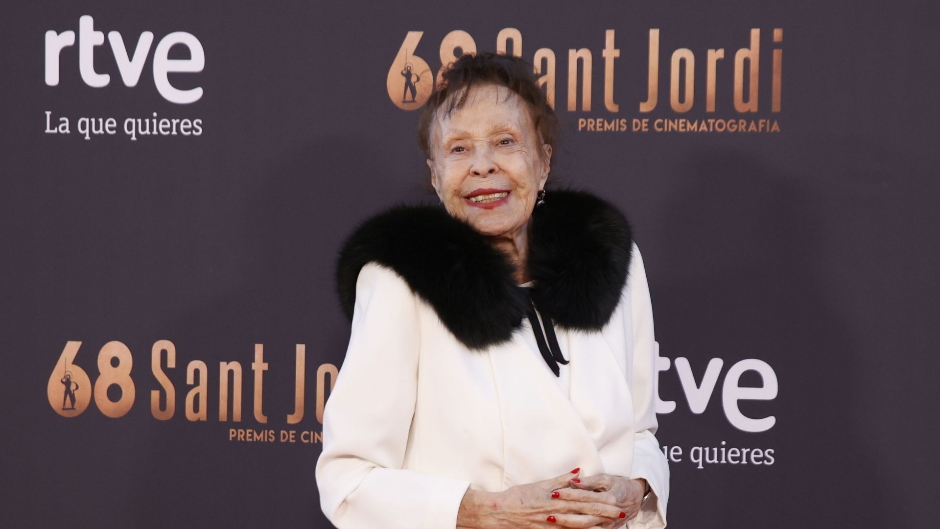 La actriz Gemma Cuervo posa durante el photocall de la 68ª edición de los premios RNE Sant Jordi de Cinematografía, a 24 de abril de 2024