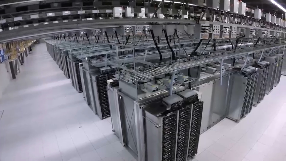 Interior de un macrocentro de datos en una imagen de archivo