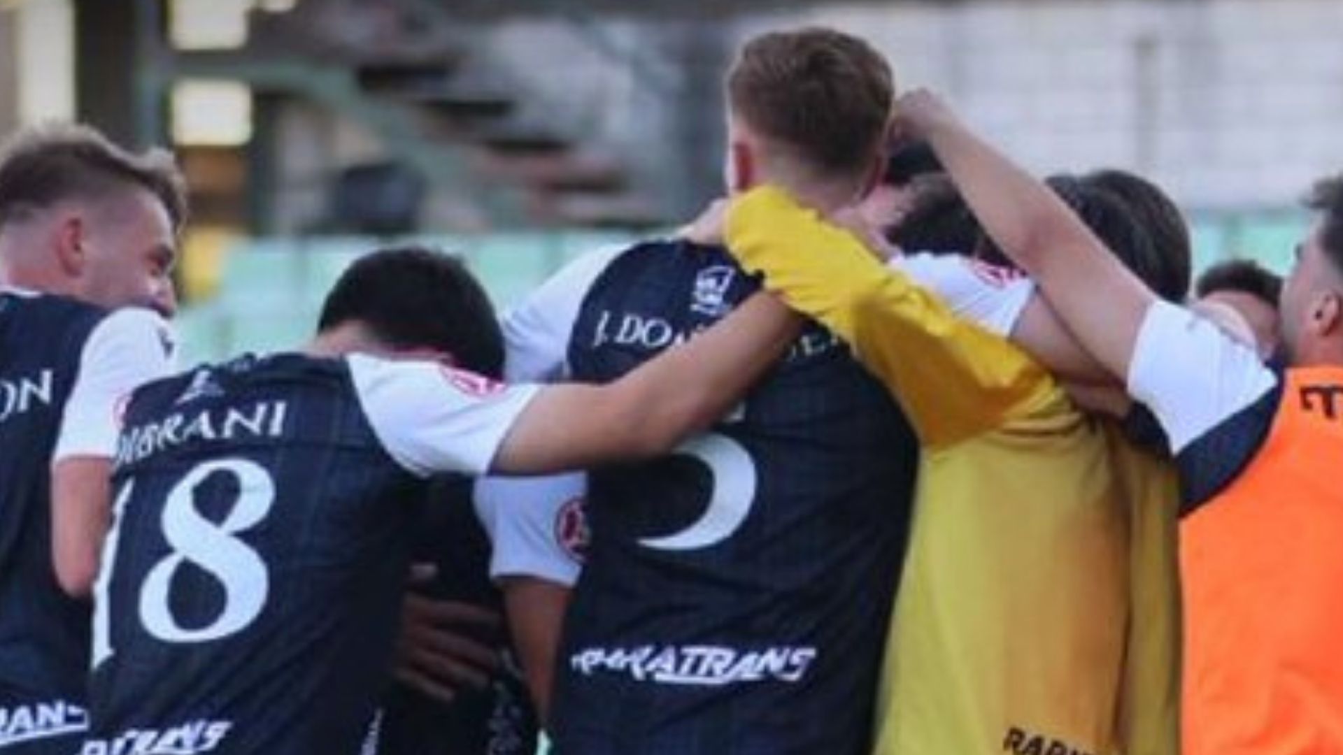 Los jugadores del Mérida celebran el empate logrado en el minuto 100 de partido
