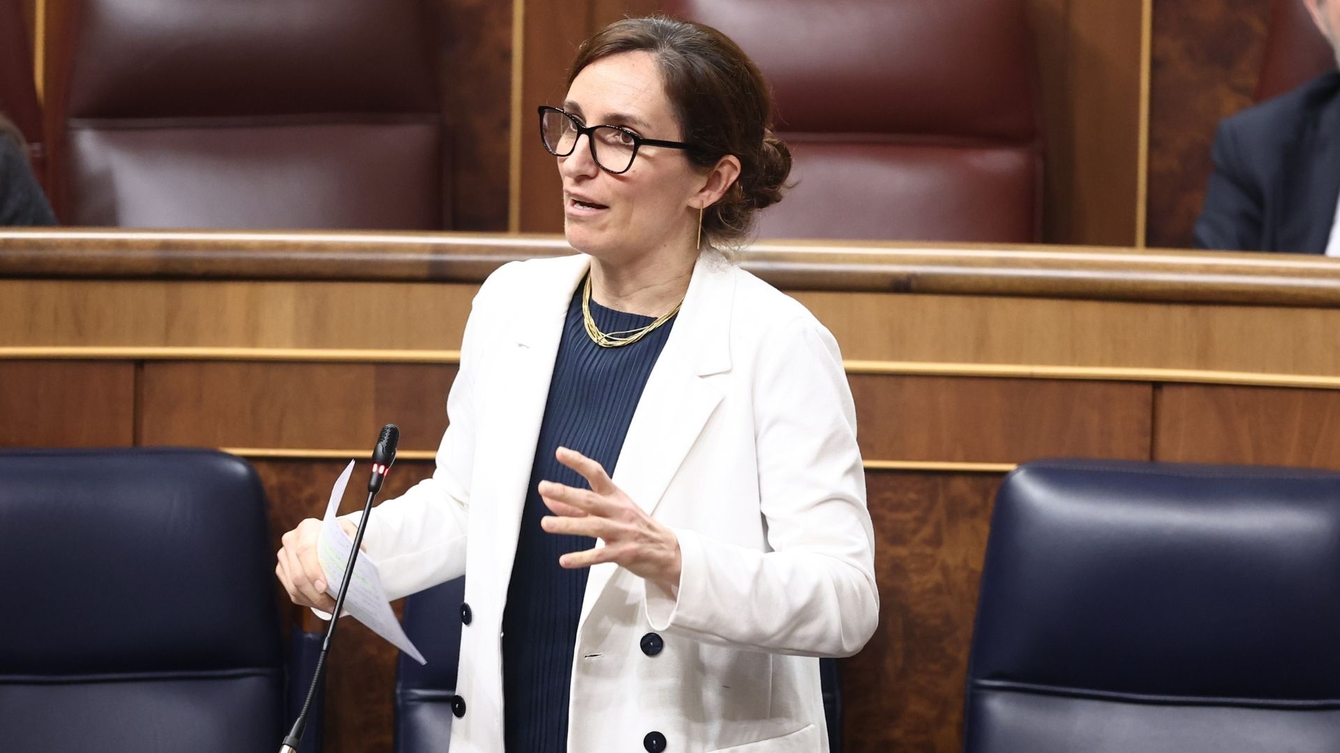 La ministra de Sanidad, Mónica García, durante una sesión plenaria en el Congreso, a 29 de abril de 2026