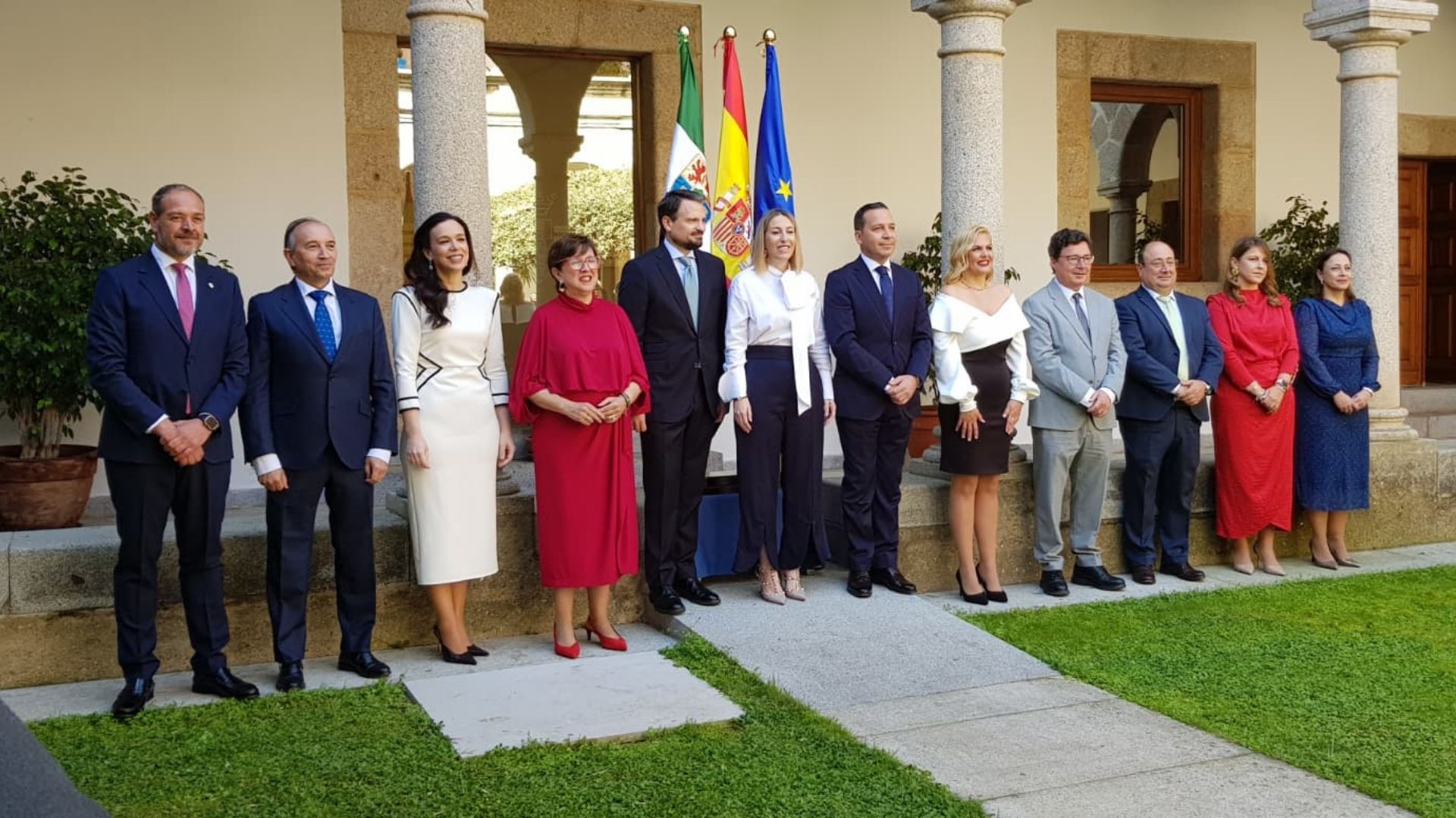 Los consejeros de la Junta de Extremadura toman posesión en Presidencia