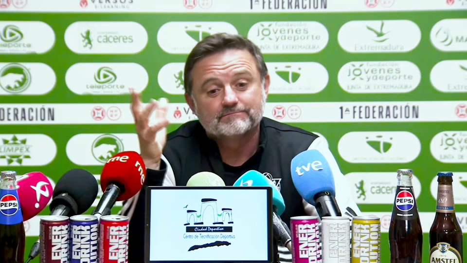 Julio Cobos, entrenador del CP Cacereño 