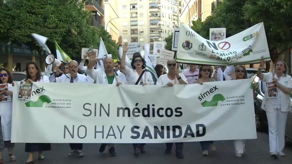 Los médicos salen a las calles de Badajoz para protestar por el Acuerdo Marco