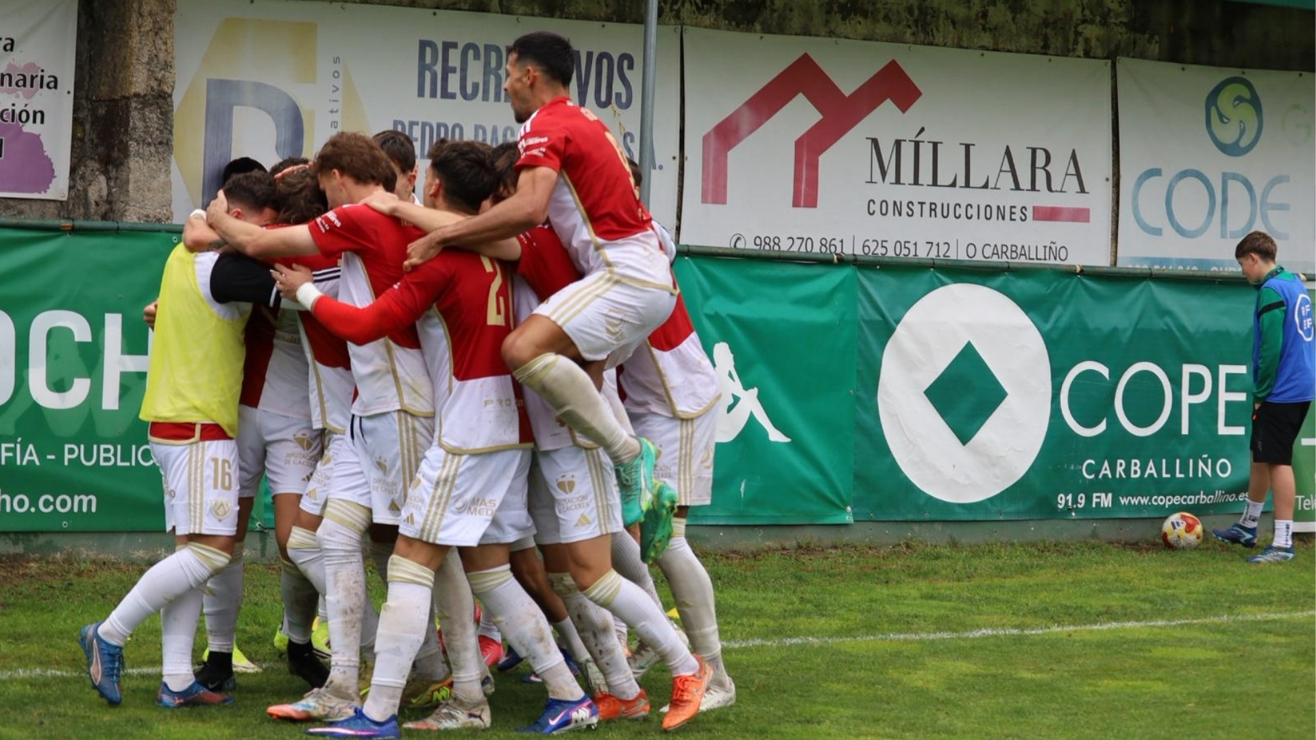 El Cacereño celebra su victoria ante el Arenteiro