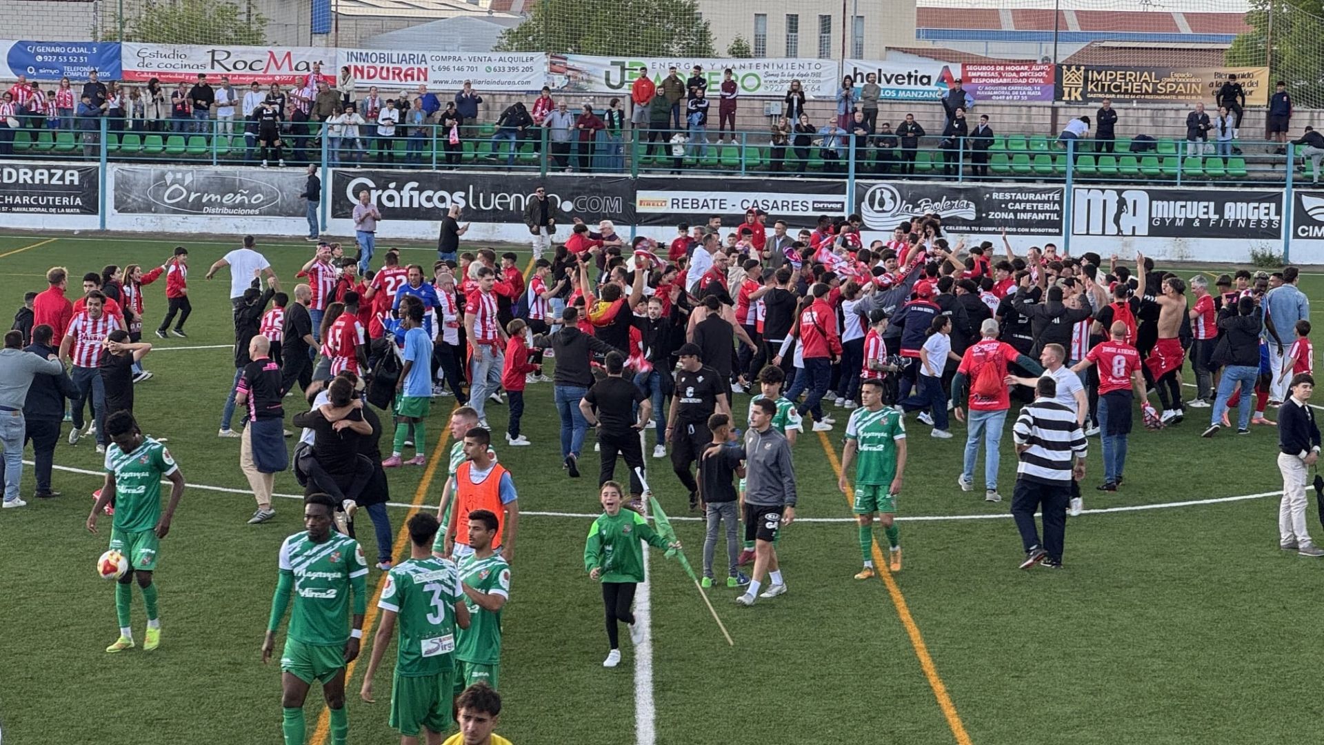 El Don Benito celebra el ascenso