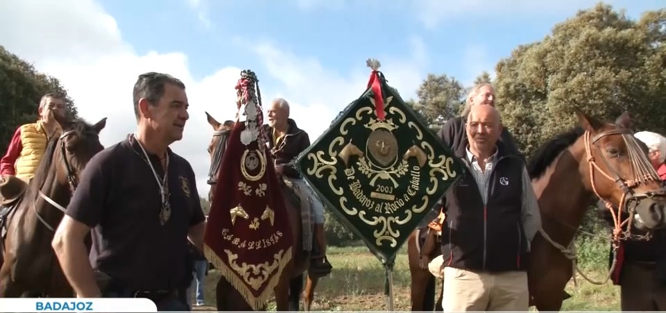A pie, en coche o a caballo, cada peregrino encuentra una razón para hacer el camino