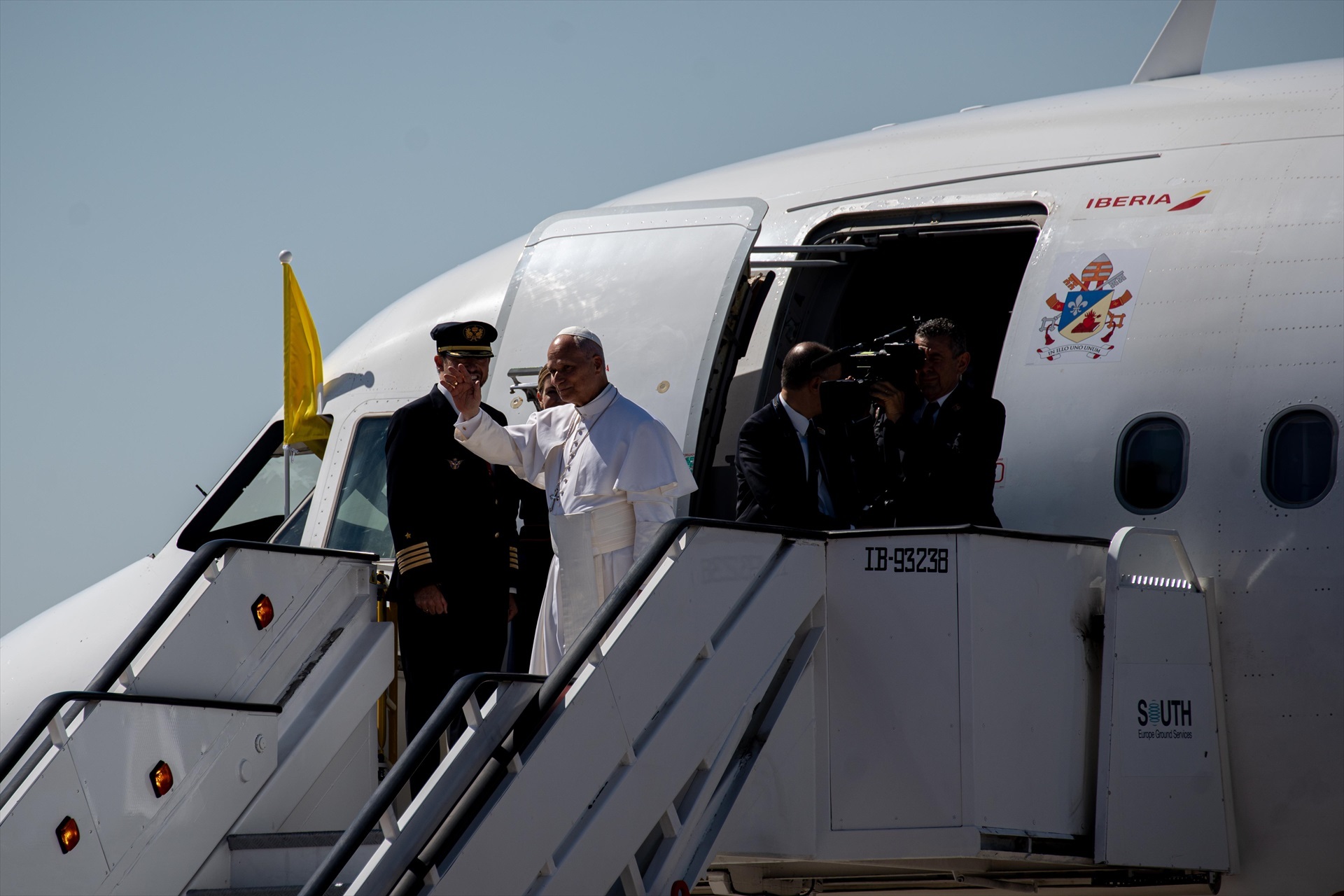 El Papa León XIV se despide de Madrid y vuela hacia Barcelona, desde el aeropuerto internacional Adolfo Suárez Madrid-Barajas, a 9 de junio de 2026, en Madrid (España)