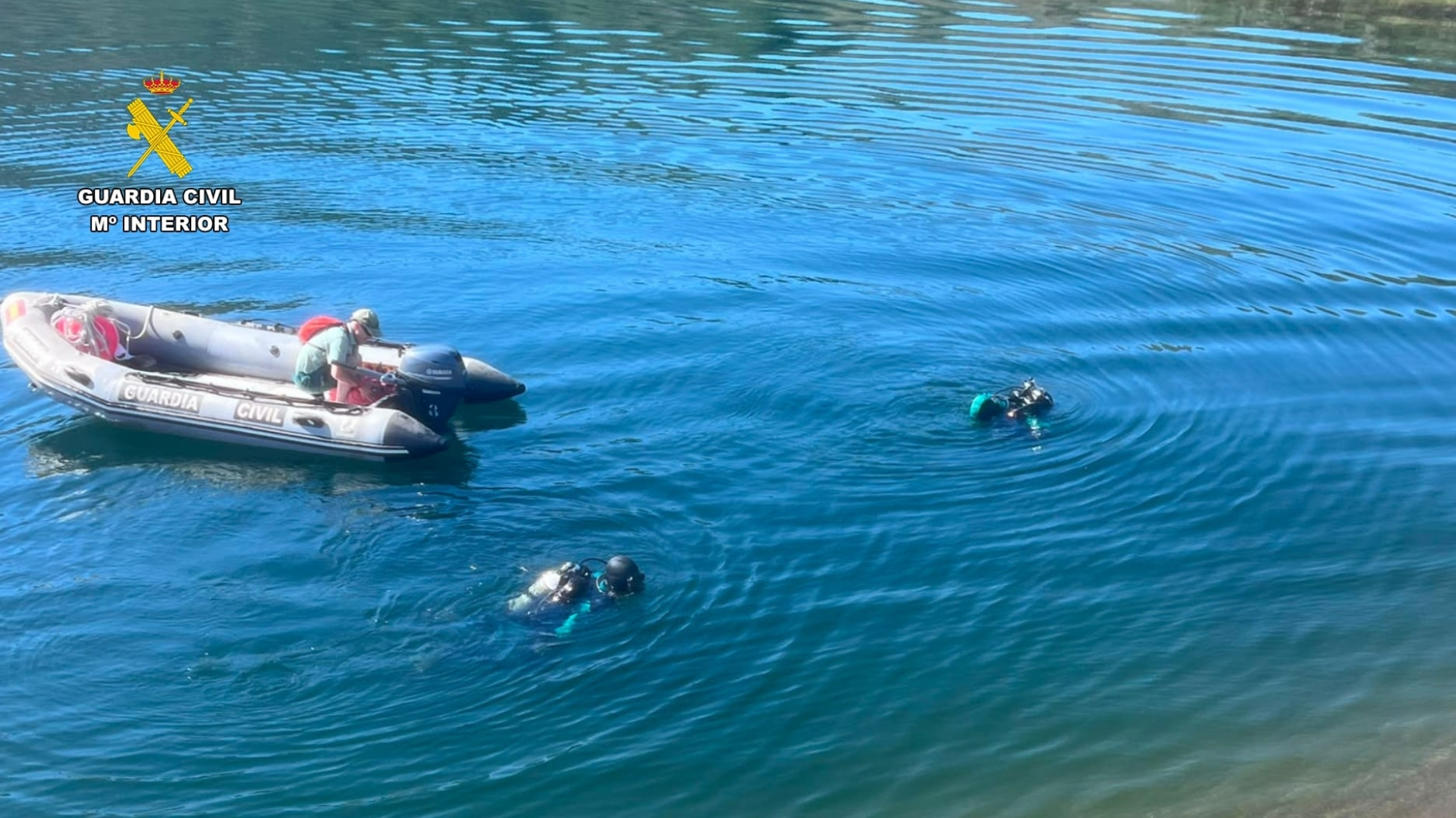 Los GEAS buscando el cuerpo de un desaparecido en la presa de Miajadilla