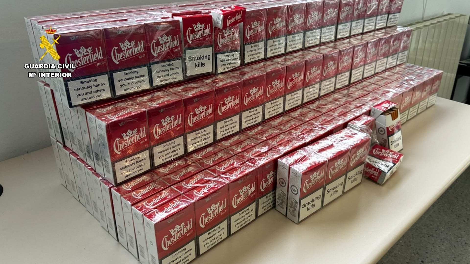 Cajetillas de tabaco que arrojaron durante la persecución.