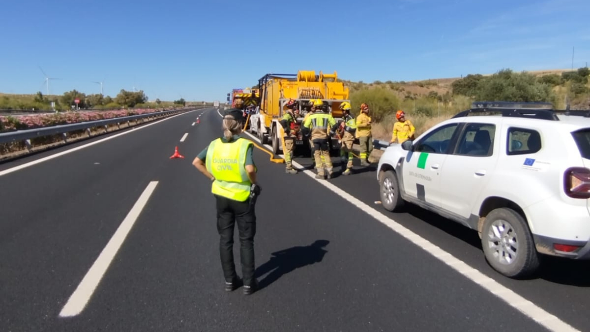 Labores de extinción en el incendio de Cañaveral (Cáceres)