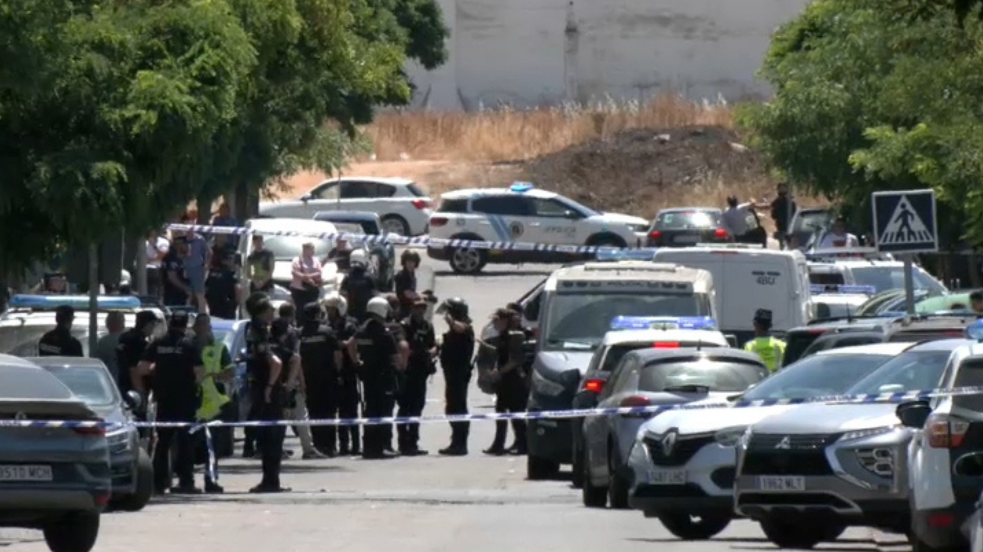 Barrio Suerte de Saavedra, acordonado por la Policía Nacional. Badajoz
