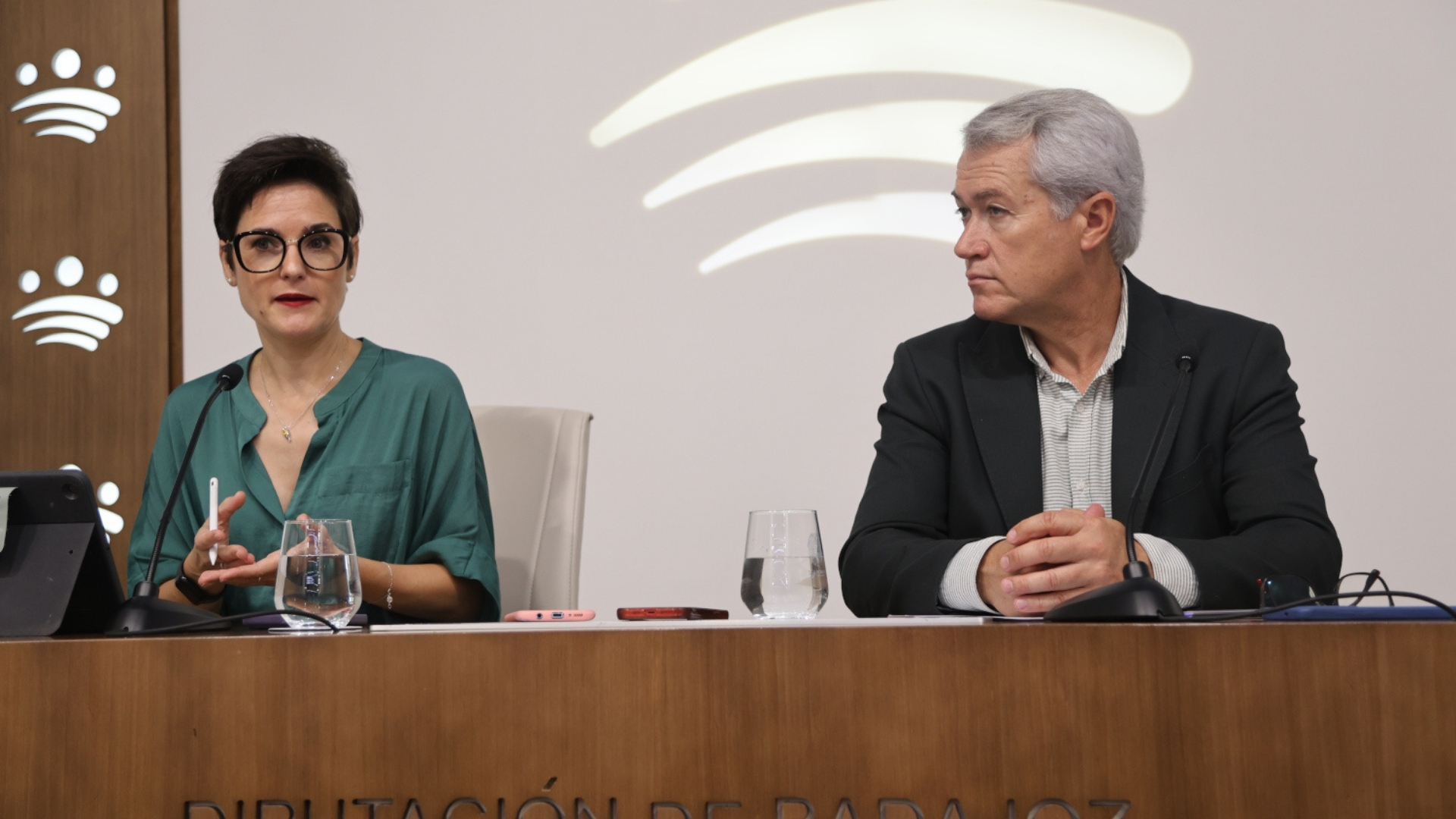 La presidenta de la Diputación de Badajoz, Raquel del Puerto y el diputado del Área de Formación y Capacitación para el Empleo, Manuel Gómez.