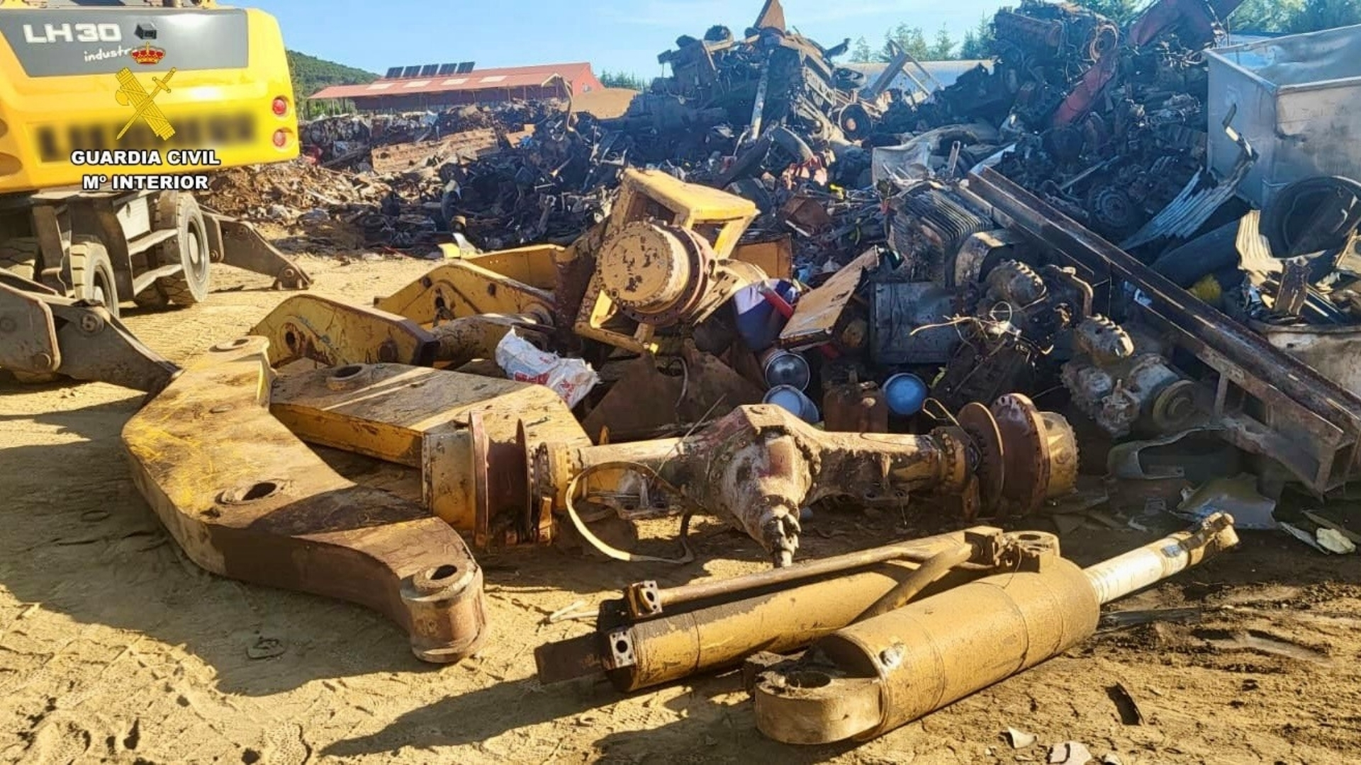 material férrico en unas instalaciones industriales ubicadas en el término municipal de Casar de Cáceres (Cáceres)