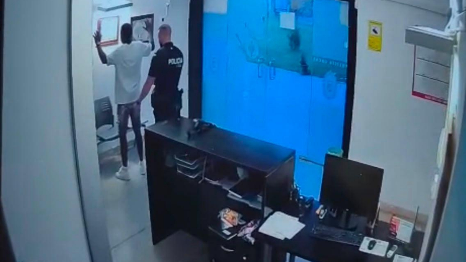 Detenido un hombre por apuñalar presuntamente a una mujer en Olivenza. 