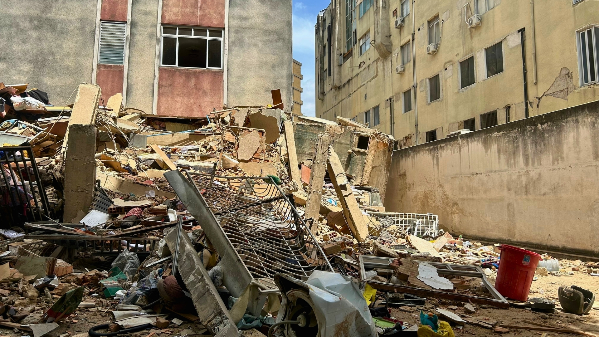 Edificios destruidos tras el doble terremoto en Venezuela