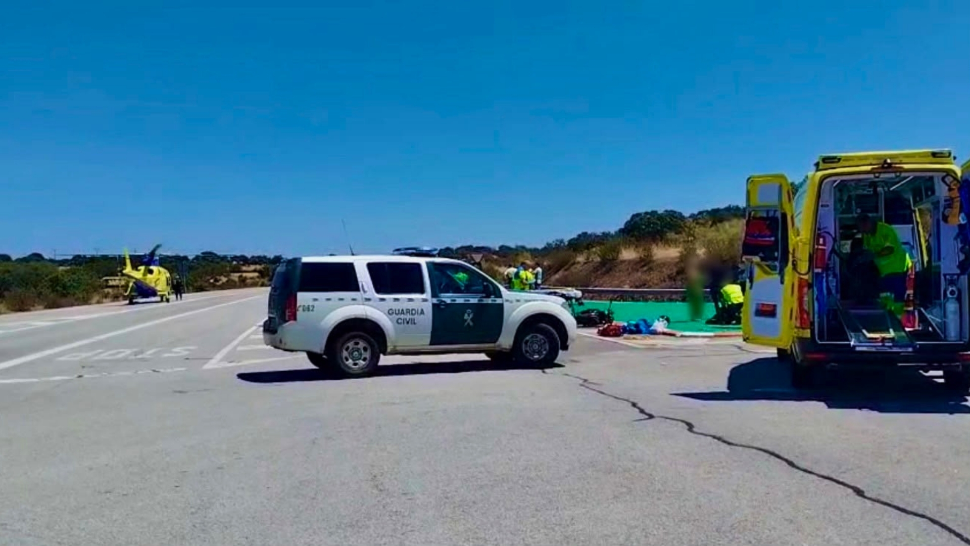 Accidente de tráfico en Herreruela. Un motorista es trasladado en helicóptero