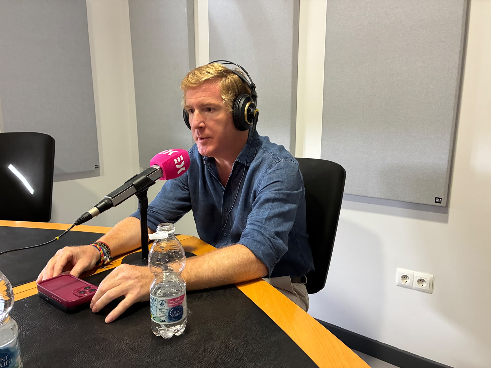 Ignacio Gragera, en la sede de Canal Extremadura Radio en Badajoz.