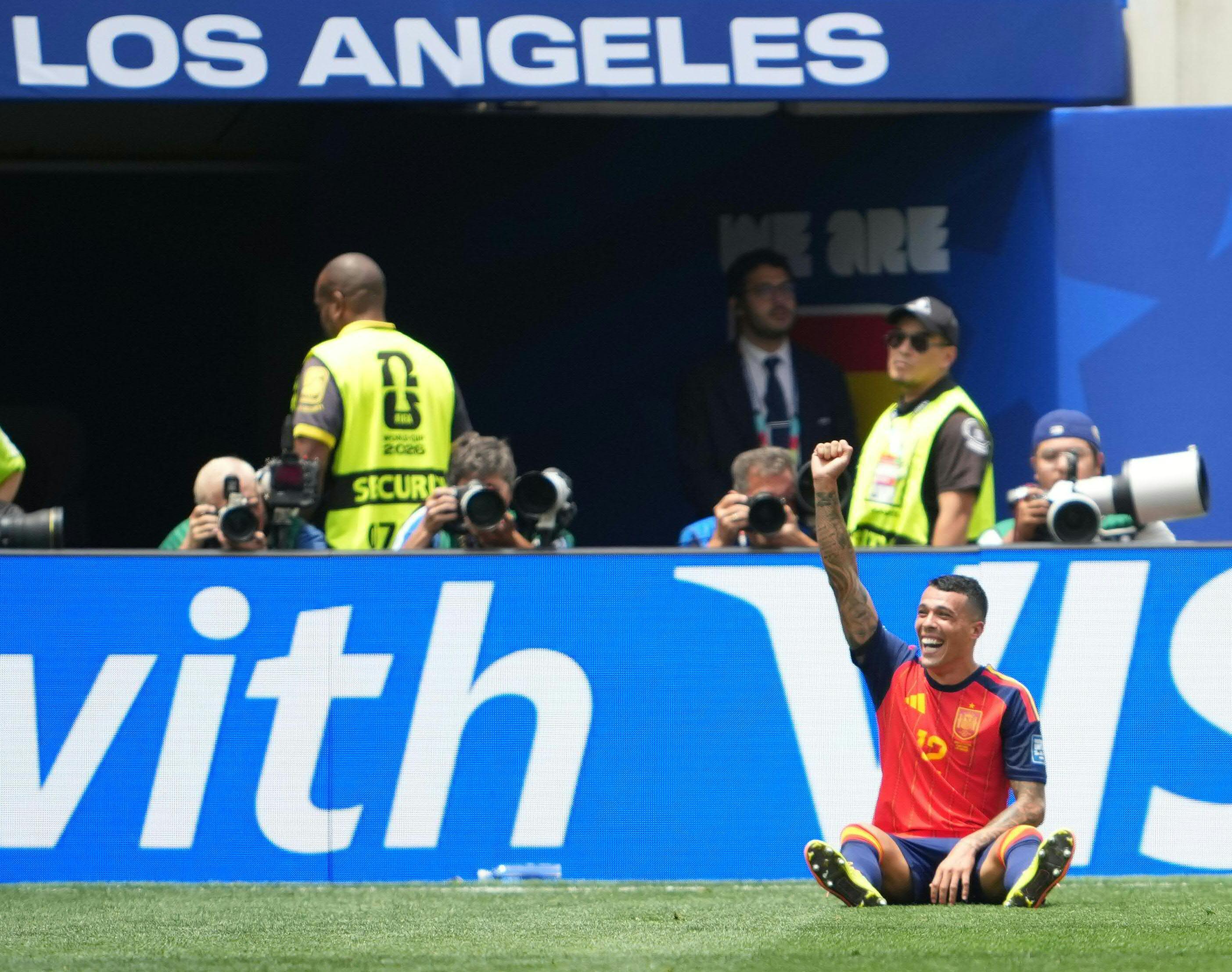 "Ha sido un gol muy bonito porque es mi primer gol y muy feliz también por la victoria del equipo"