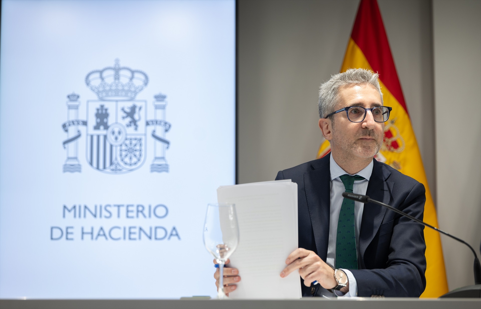 El ministro de Hacienda, Arcadi España, ofrece una rueda de prensa tras una reunión del Consejo de Política Fiscal y Financiera 