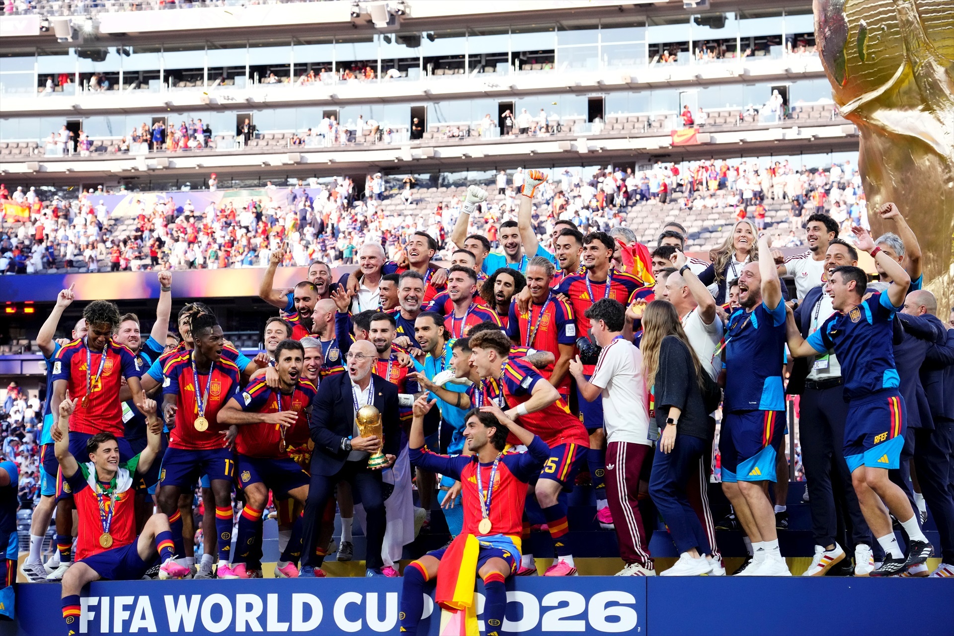 La selección española celebra el triunfo ante Argentina