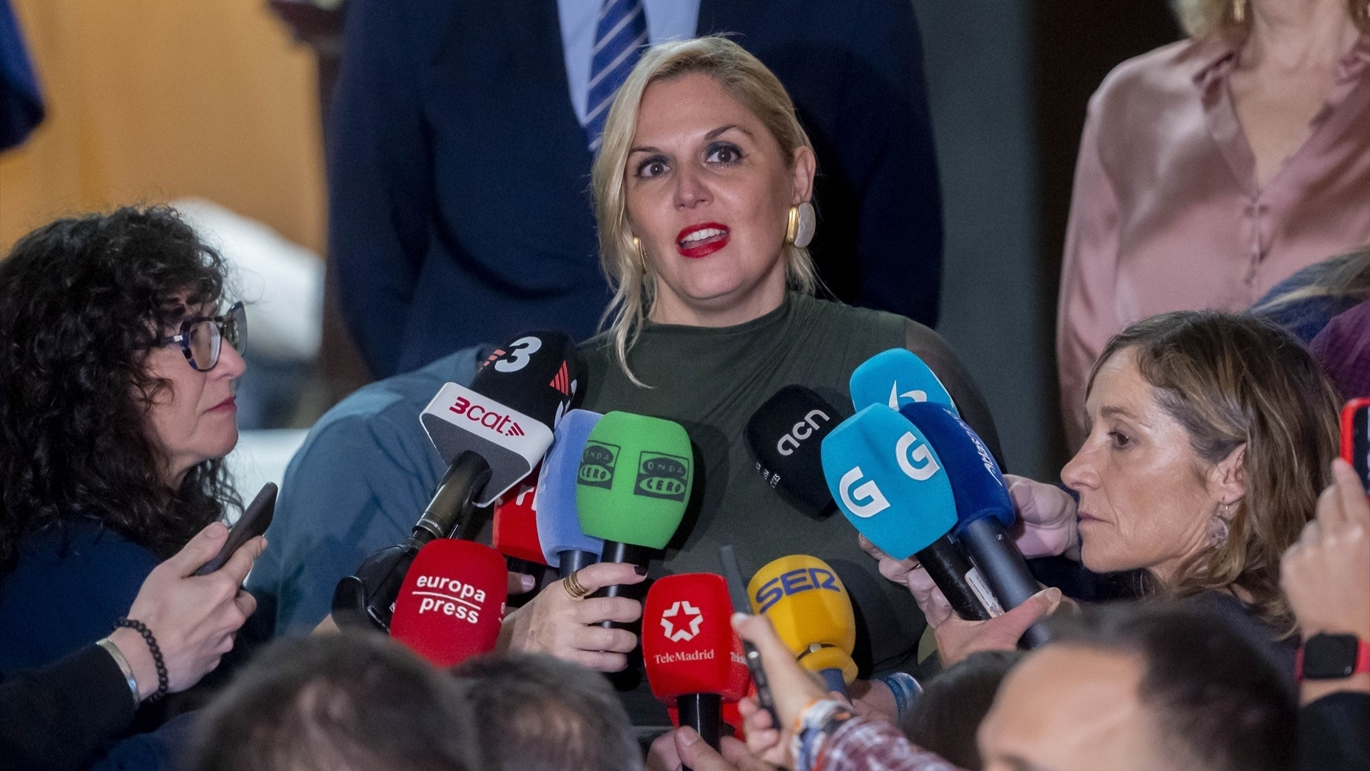 La consejera de Hacienda de Extremadura, Elena Manzano, atiende a los medios tras la reunión del Consejo de Política Fiscal y Financiera (CPFF), en el Ministerio de Hacienda, a 17 de noviembre de 2025, en Madrid 
