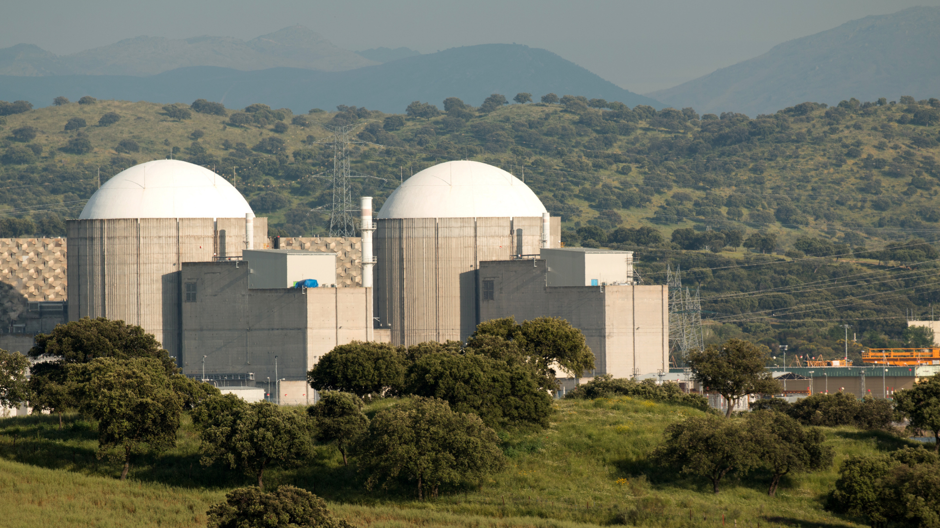 El Consejo de Seguridad Nuclear (CSN) ha aplazado el debate y la votación del dictamen sobre la continuidad de la Central Nuclear de Almaraz