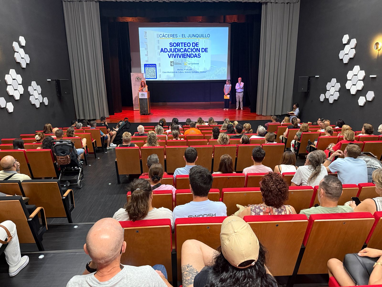 Las 56 viviendas de la promoción de VPO de El Junquillo en Cáceres se adjudican por sorteo