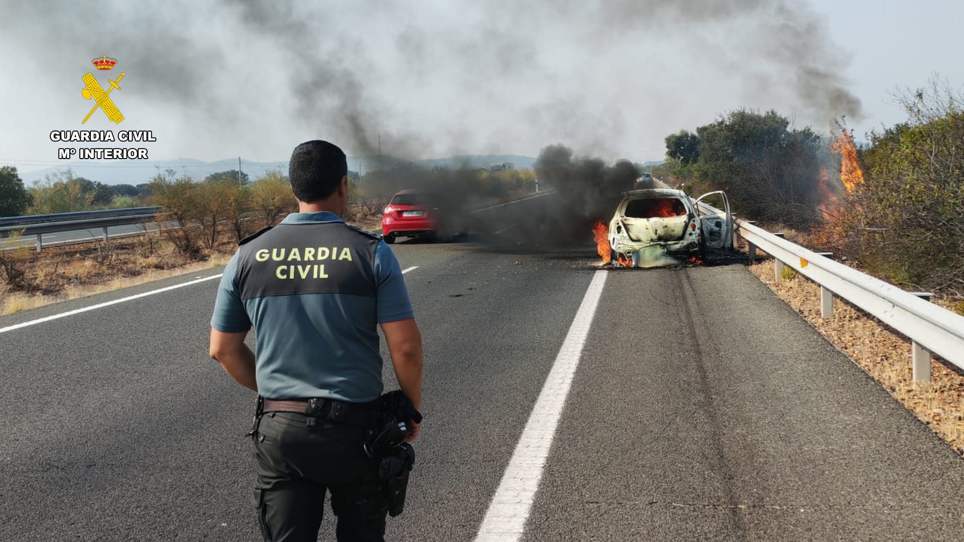 El incendio de un vehículo en la A-66 provoca cortes de tráfico