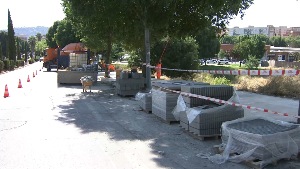 Trabajadores de la construcción en verano.
