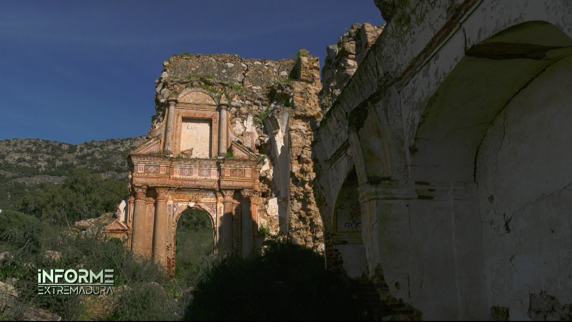 Más allá de su dimensión religiosa, la ermita constituye uno de los elementos patrimoniales más singulares del municipio. Sus ruinas hablan de siglos de historia, de antiguas romerías y de generaciones de arroyanos que crecieron con este templo como referencia