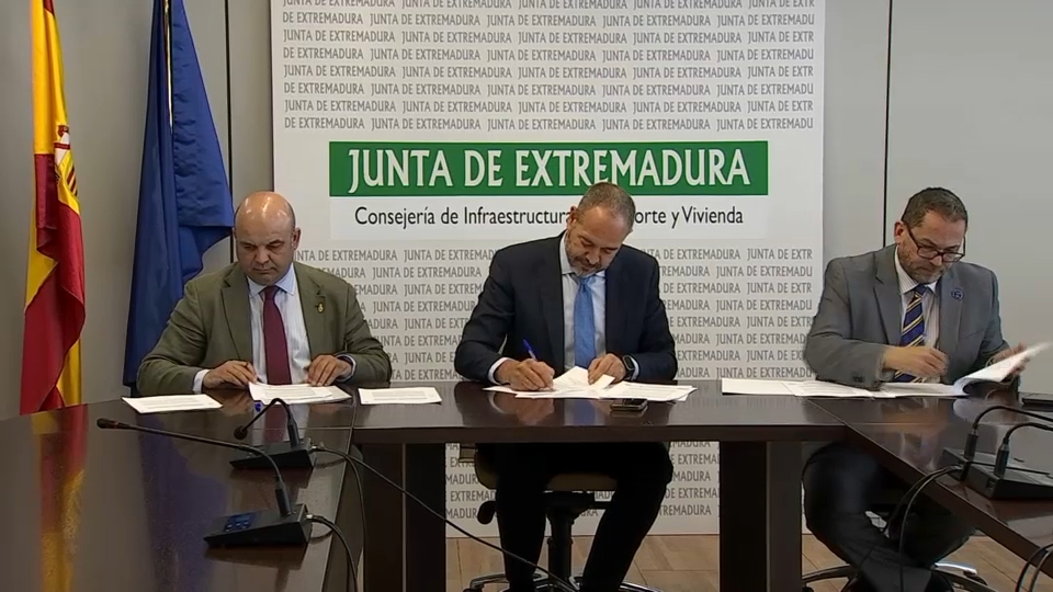 Momento en el que se firma el convenio