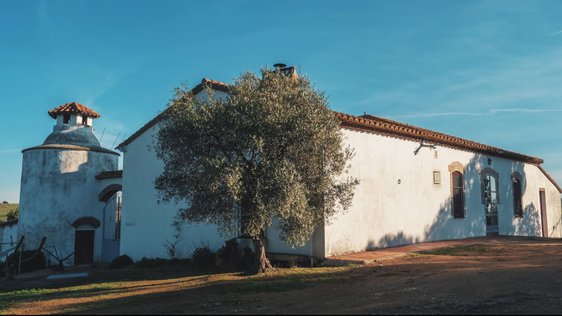 La vivienda mantiene buena parte de la arquitectura y de los espacios propios de las tradicionales casas de campo extremeñas