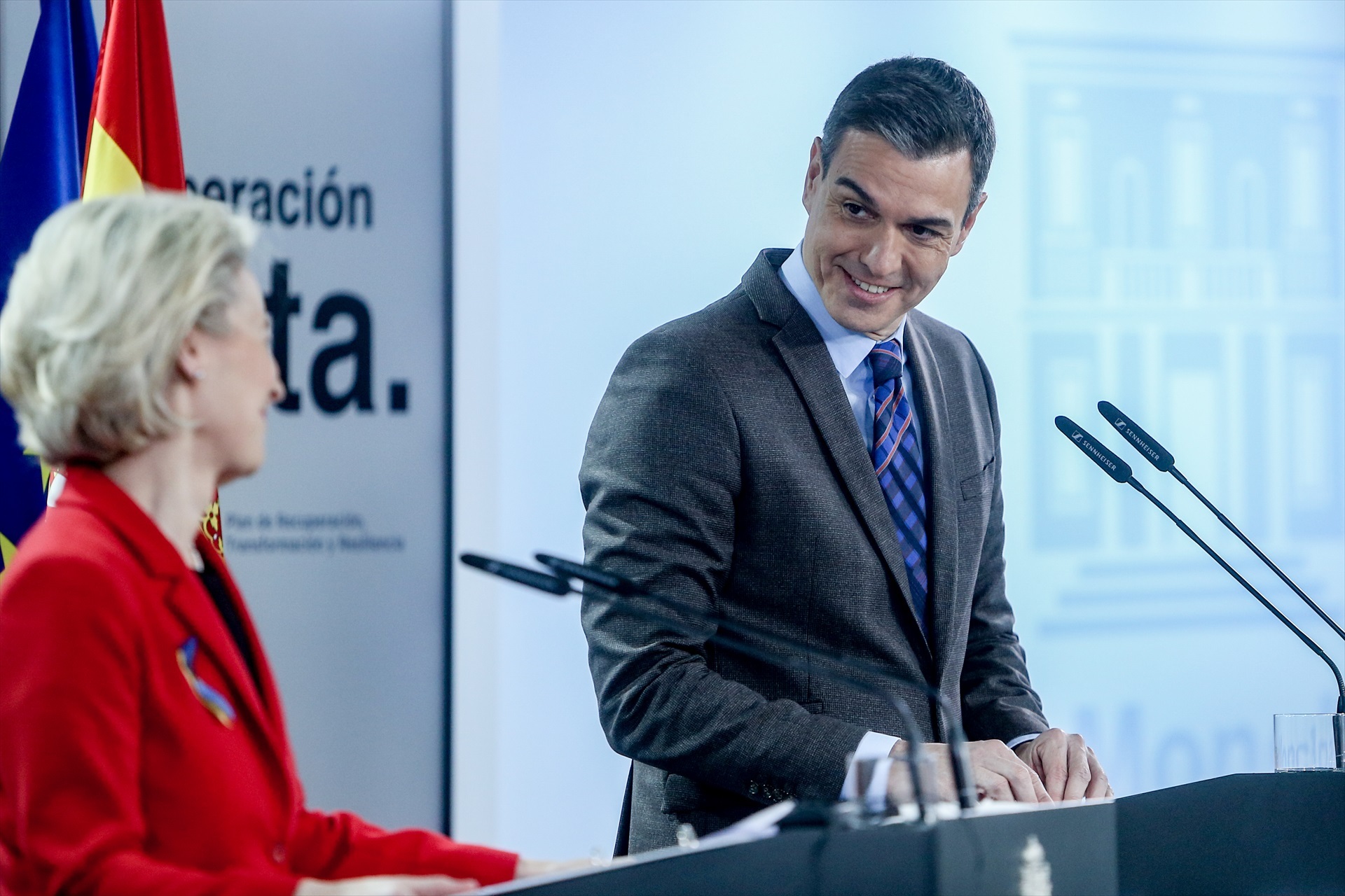 Sánchez traslada a Von der Leyen su "preocupación" por la reacción de gobiernos europeos tras la crisis migratoria