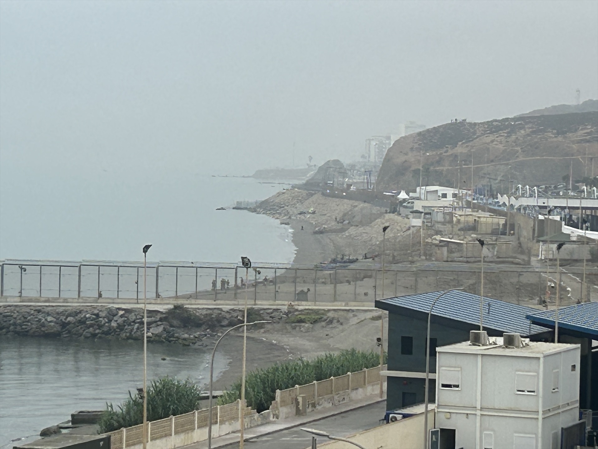 Vista de la frontera entre España y Marruecos, a 15 de agosto de 2026, en Ceuta (España). La frontera del Tarajal se encuentra en calma desde primera hora de la mañana de este sábado