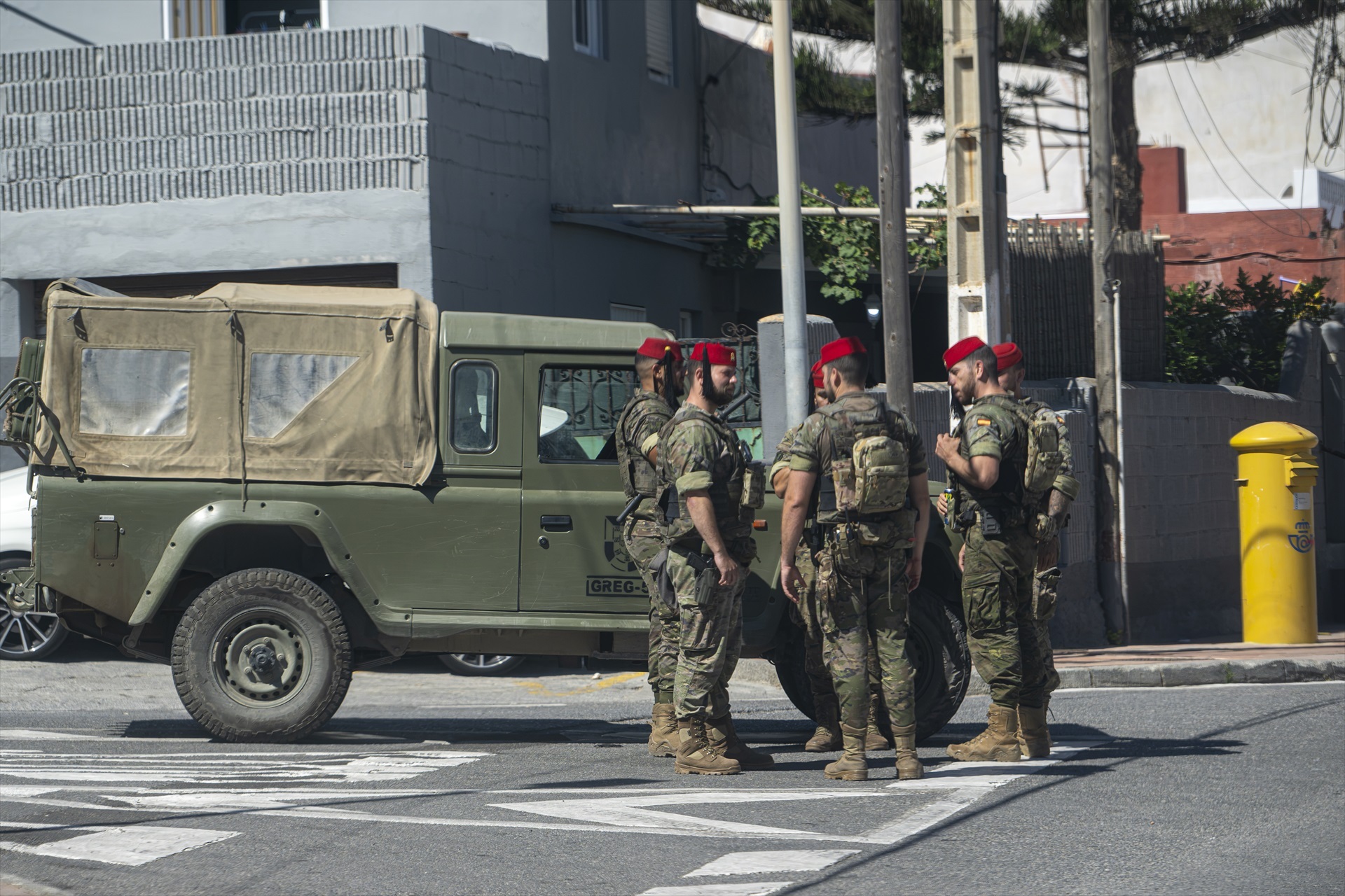 Doce migrantes detenidos tras apedrear y herir a cuatro militares en el barrio ceutí de Benzú