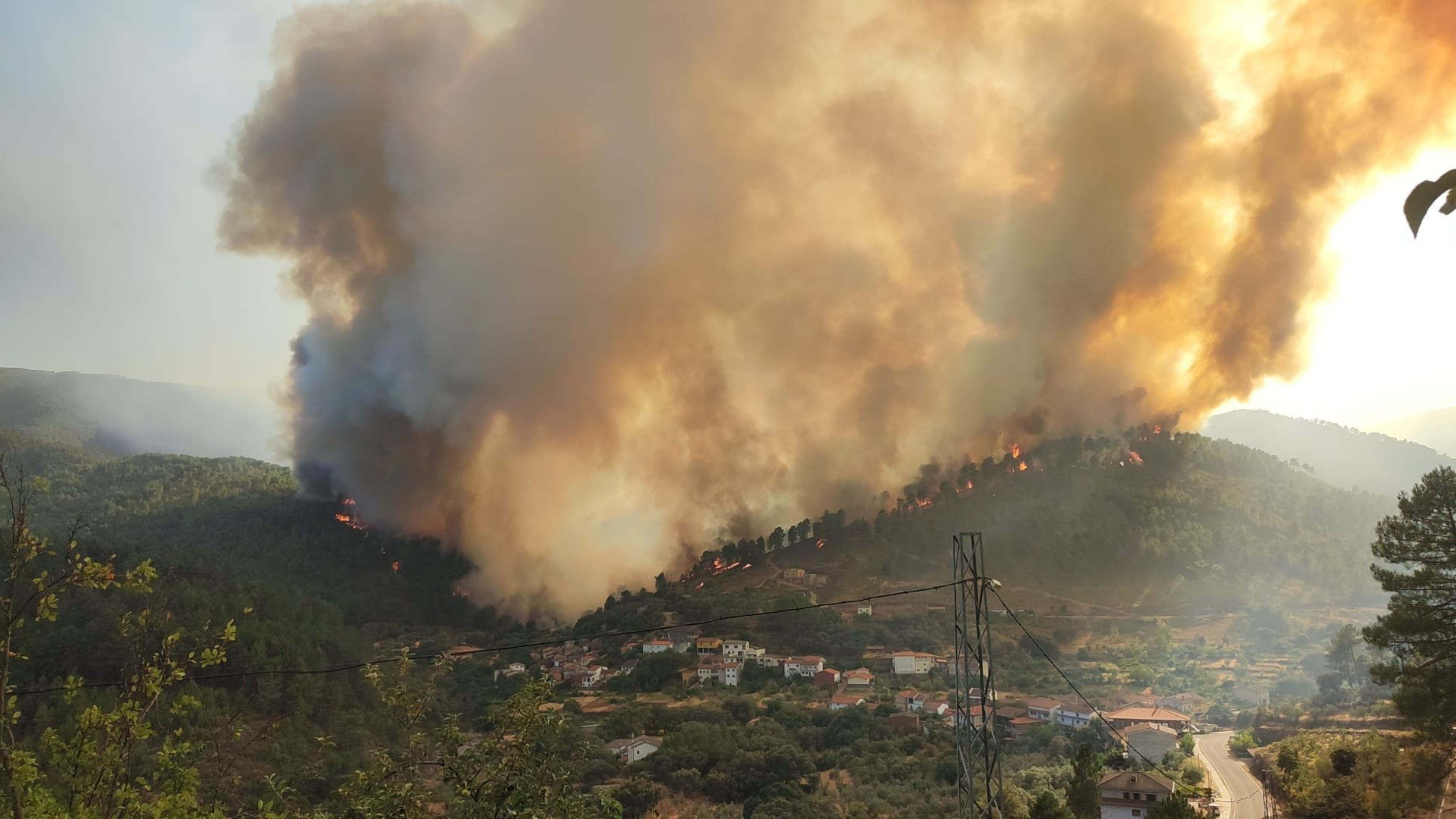Momentos complicados vividos en Cerezal por la cercanía del incendio de Las Hurdes