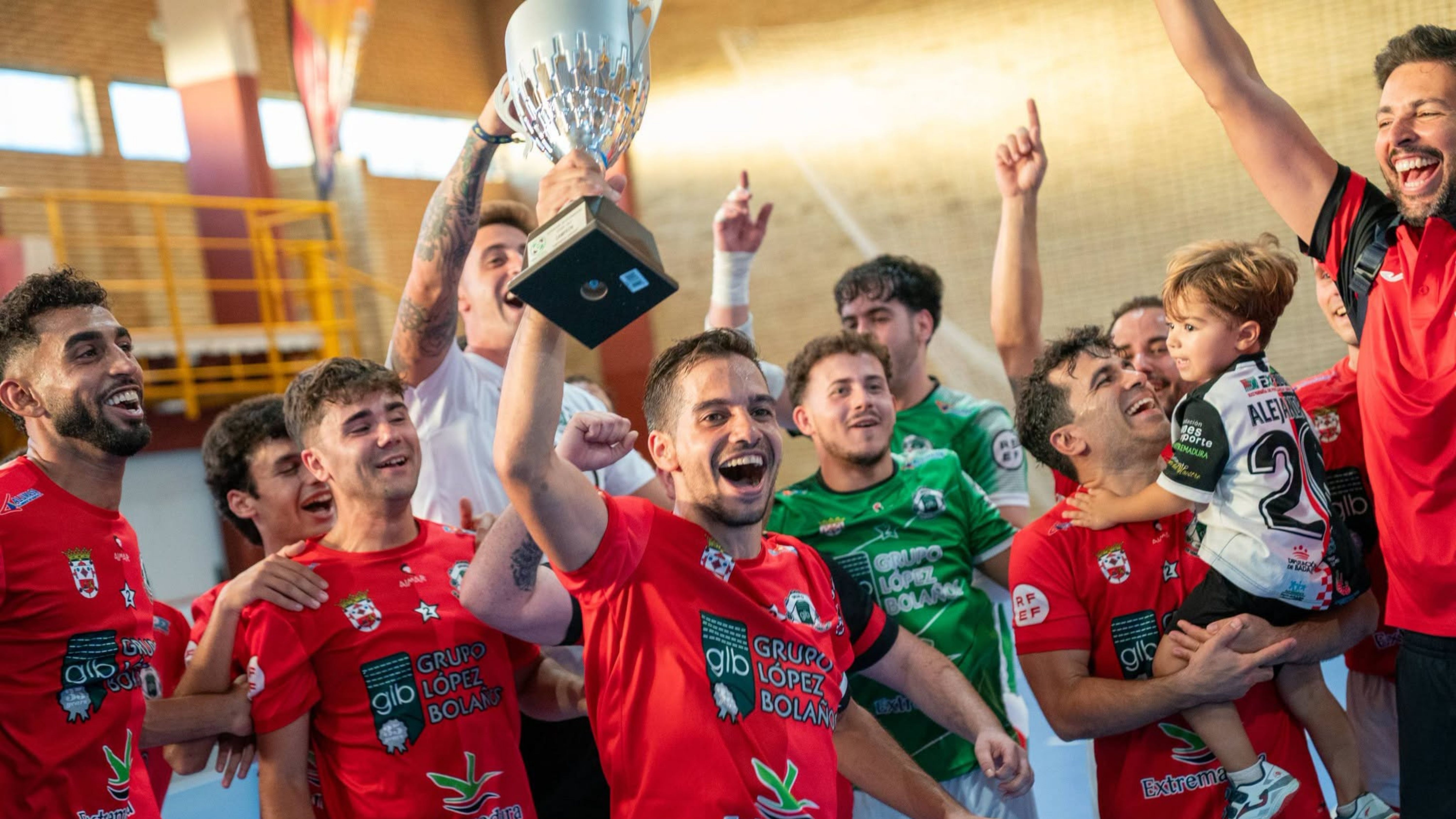 Los jugadores del Grupo López Bolaños ganan la Supercopa de Extremadura de Fútbol Sala