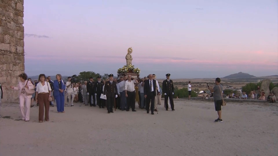 Trujillo inicia sus fiestas con la bajada de la Virgen de la Victoria
