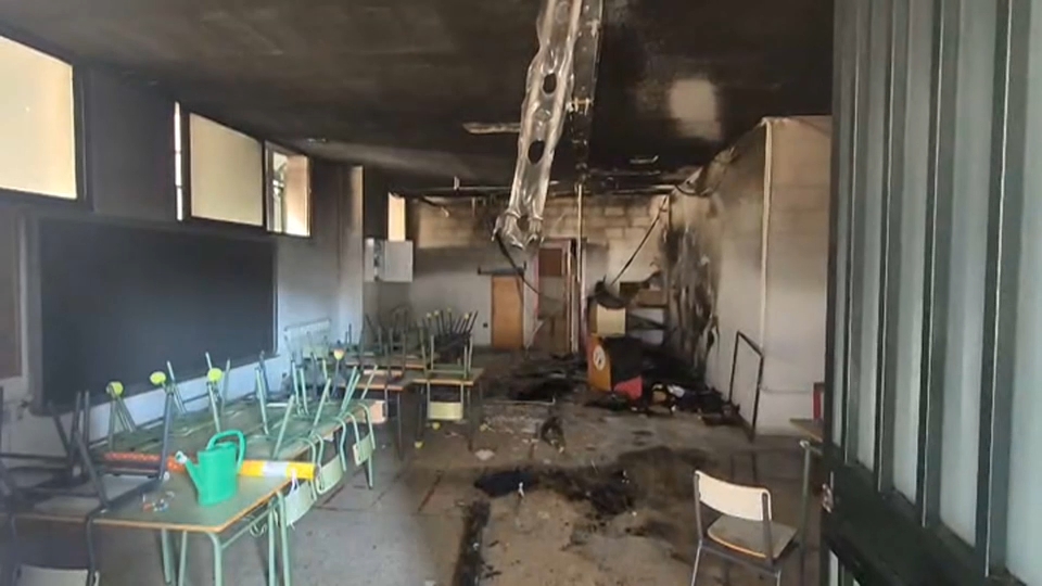 Evalúan los daños del Colegio Guadiana de Badajoz tras el incendio