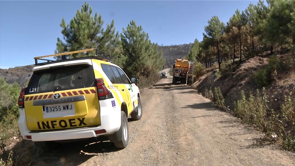 Se restablece el tráfico ferroviario y se abren las carreteras tras el incendio de Casas de Millán