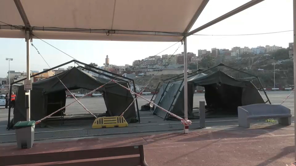 Comienza la instalación de los centros temporales de acogida de inmigrantes en Ceuta