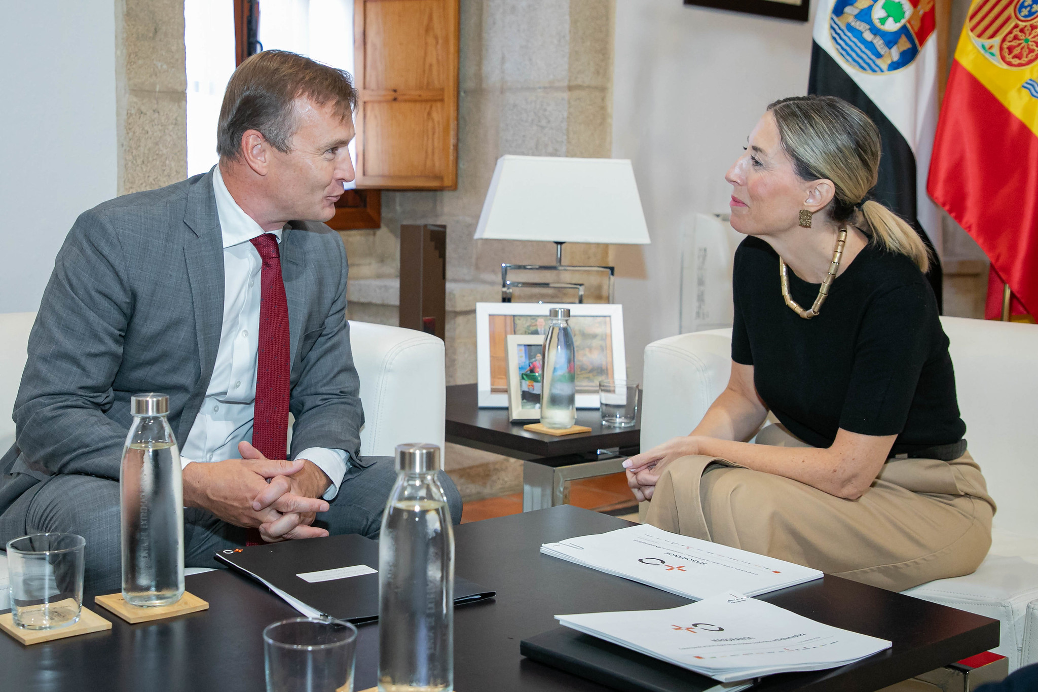 Guardiola estudia colaboración con MasOrange para la transformación digital de todos los municipios