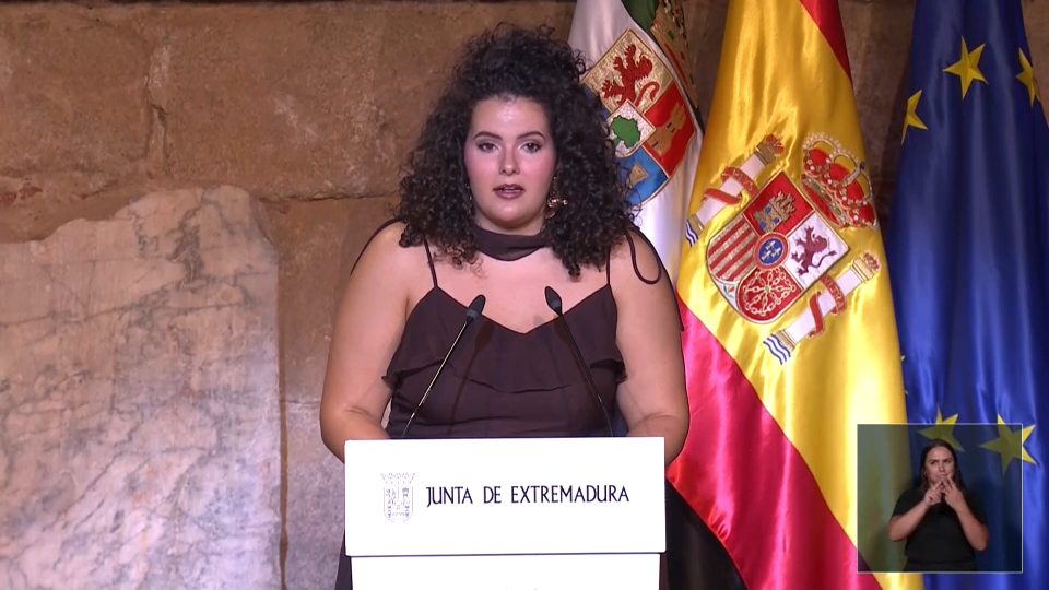 Inma Rubiales reivindica el talento joven extremeño en el discurso ciudadano de las Medallas de Extremadura
