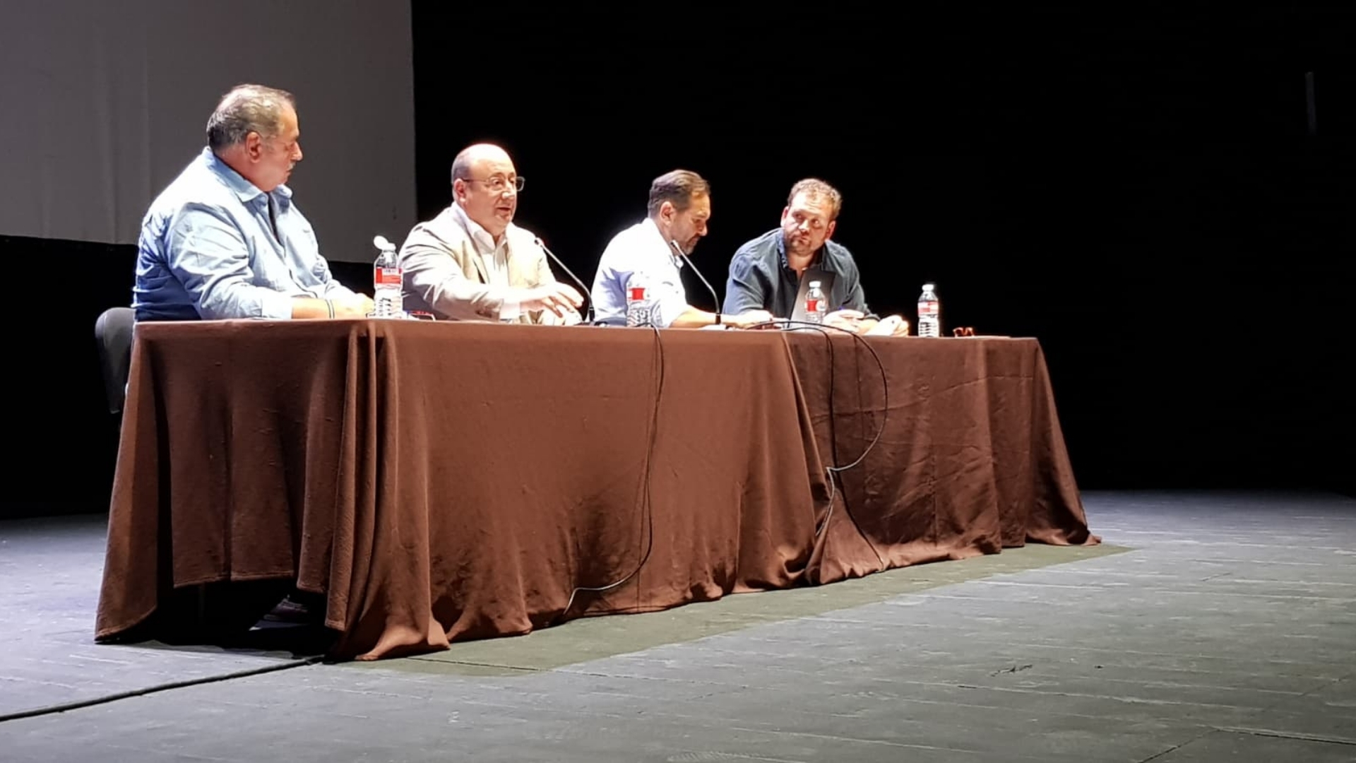 Consejero de agricultura, Juan José García en Almendralejo exponiendo el Regadío Tierra de Barros