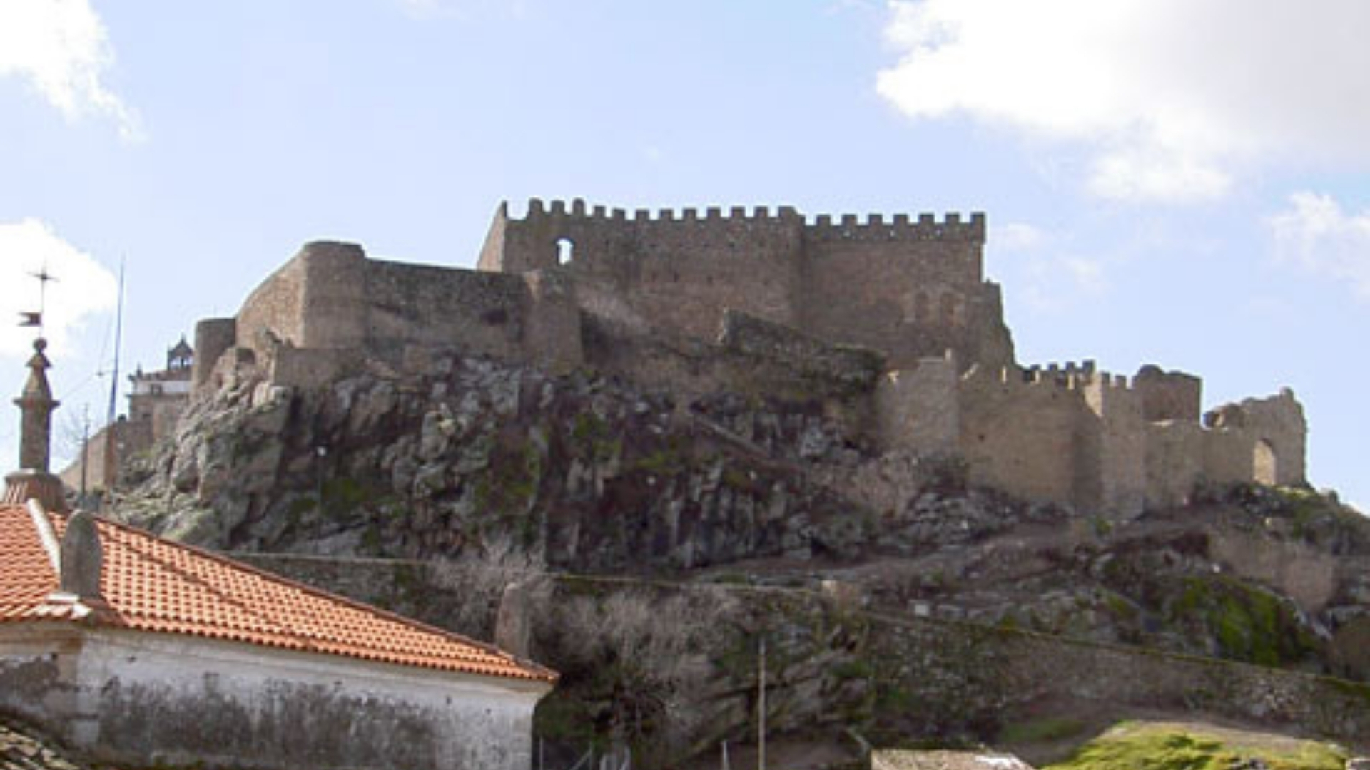  Castillo de Montánchez. Los restos actuales pertenecen a la época de la Reconquista