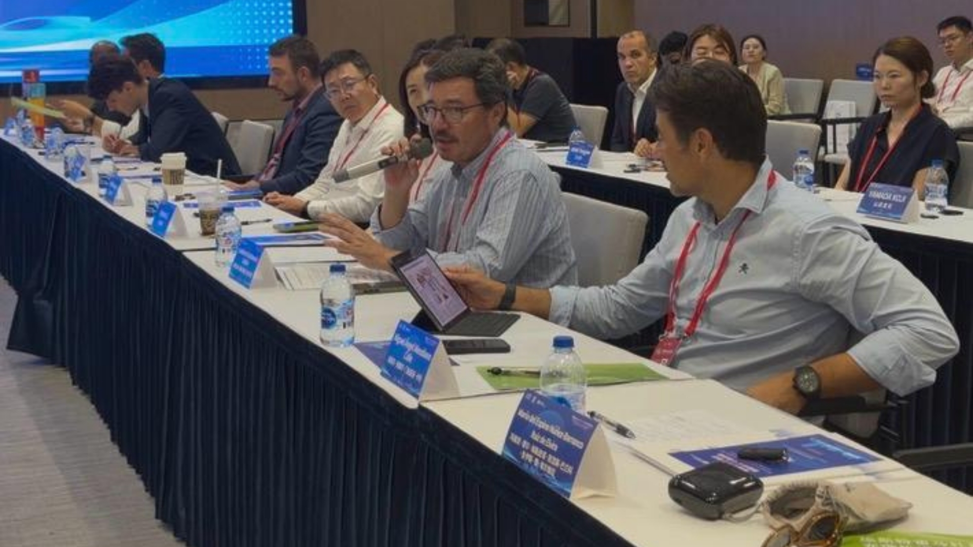 La Junta de Extremadura firma un acuerdo de confidencialidad con una empresa china interesada en implantarse en la región