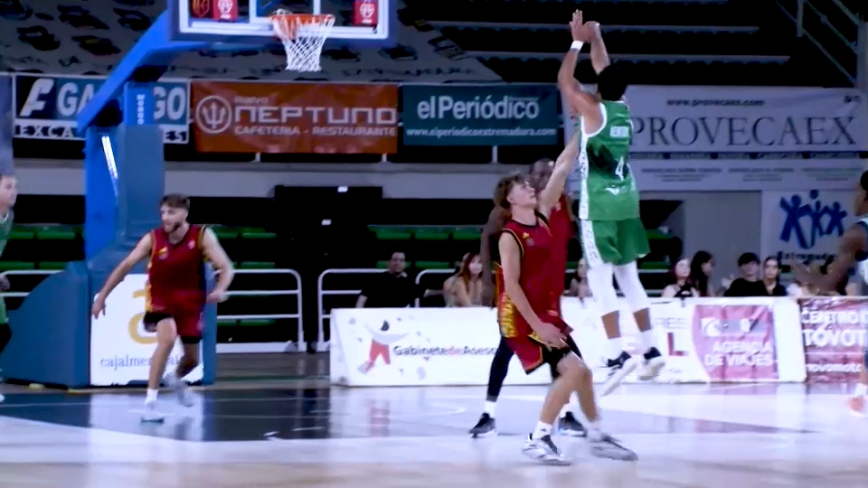 Jugadores del Cáceres Basket durante un partido
